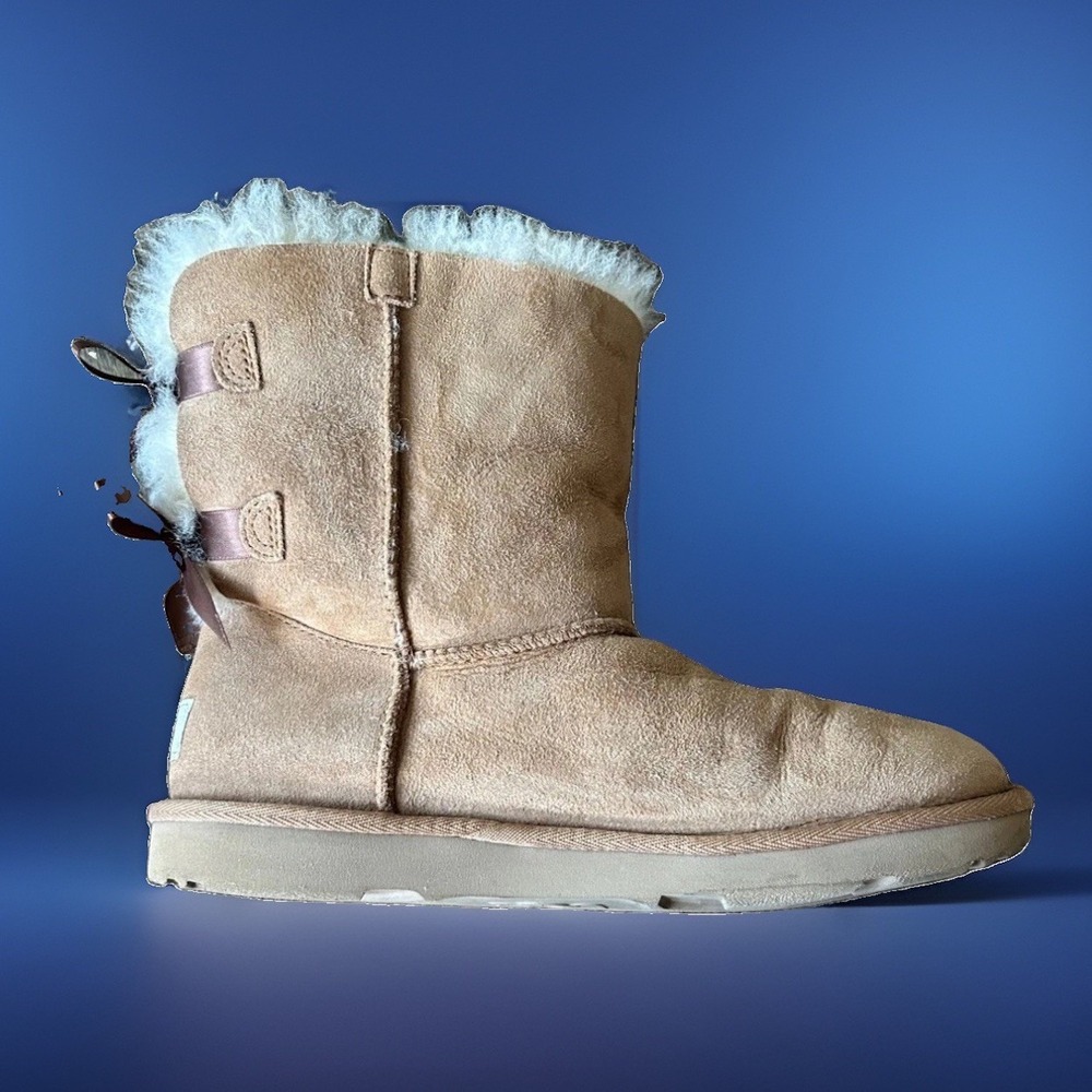 UGG Bailey Bow II Chestnut Suede Boots Women 6 1017394K Brown Sheepskin Lining